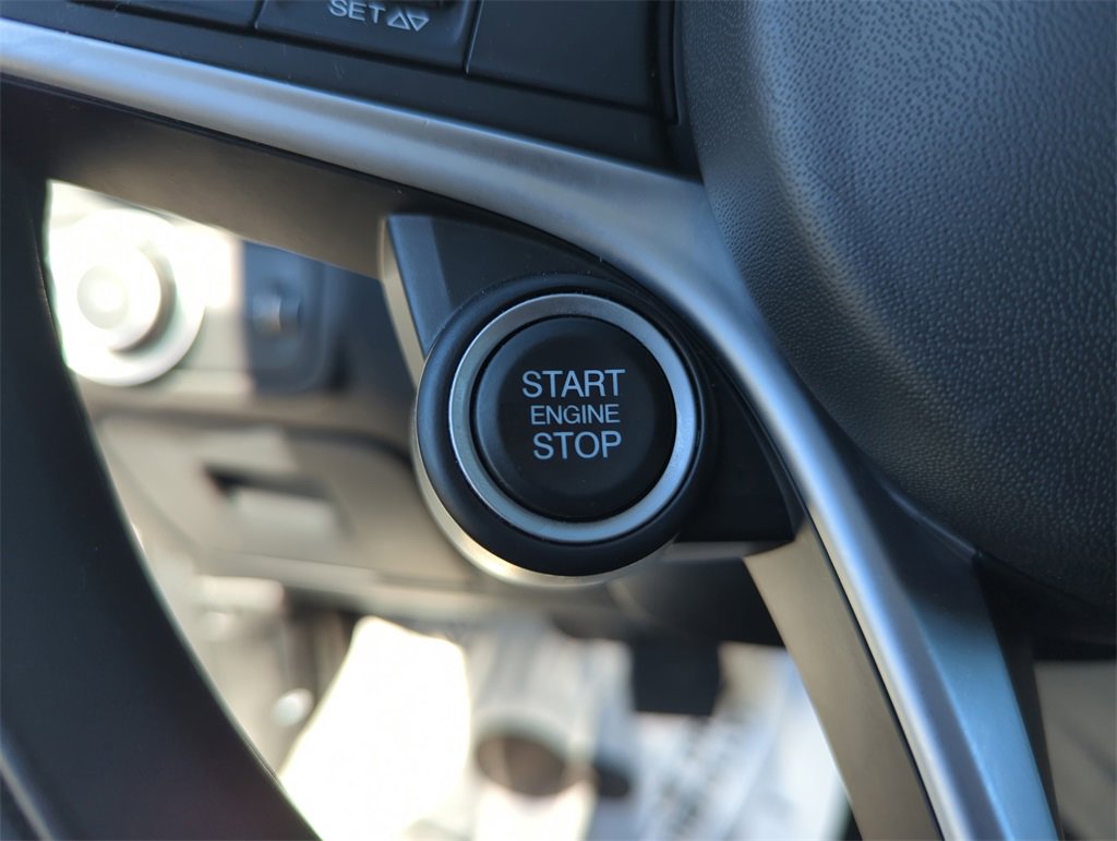 Used 2019 Alfa Romeo Giulia Base image 44