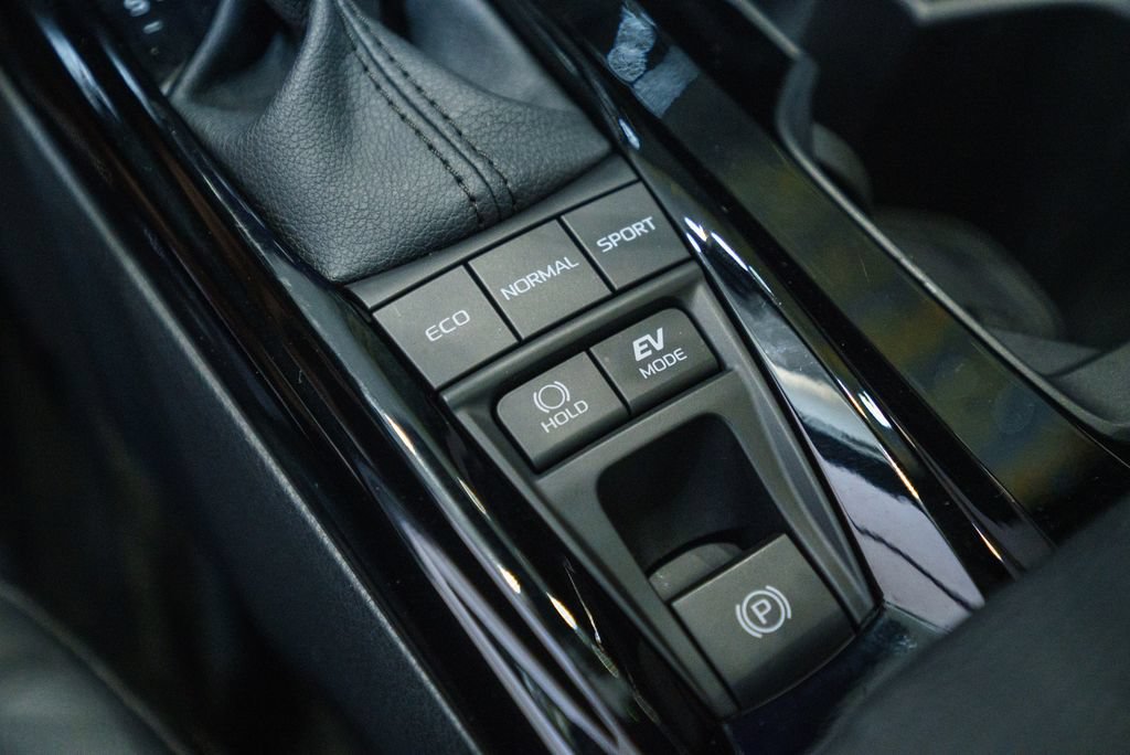 Used 2025 Toyota Camry XSE FWD image 31