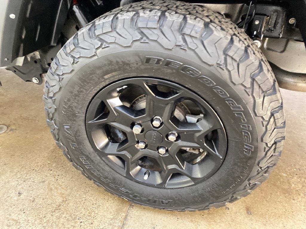Used 2023 Jeep Gladiator Sport AWD/4WD image 17