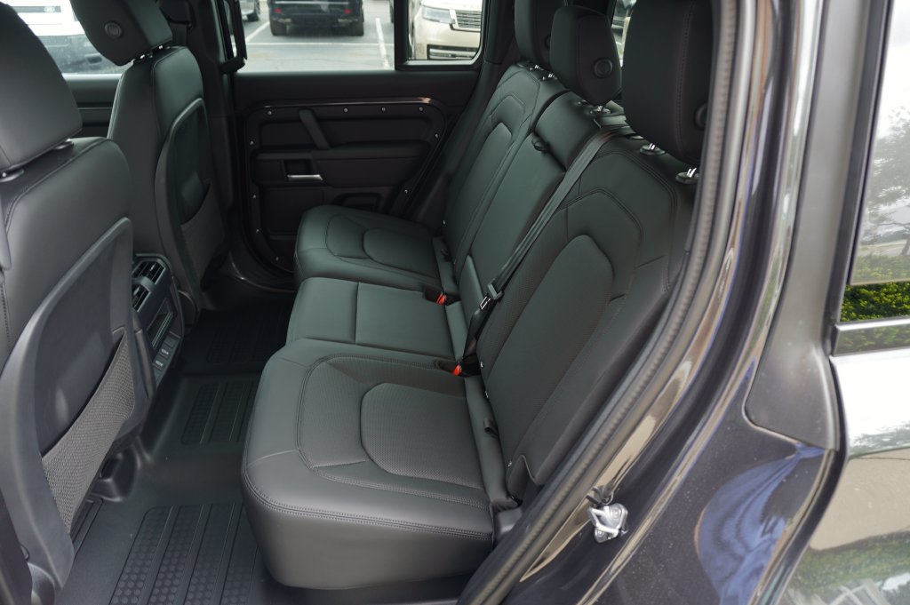 New 2026 Land Rover Defender 110 X-Dynamic SE AWD/4WD image 29