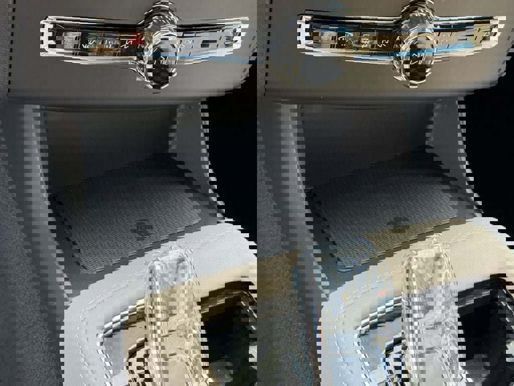 Certified 2025 Volvo XC90 B6 Plus image 27