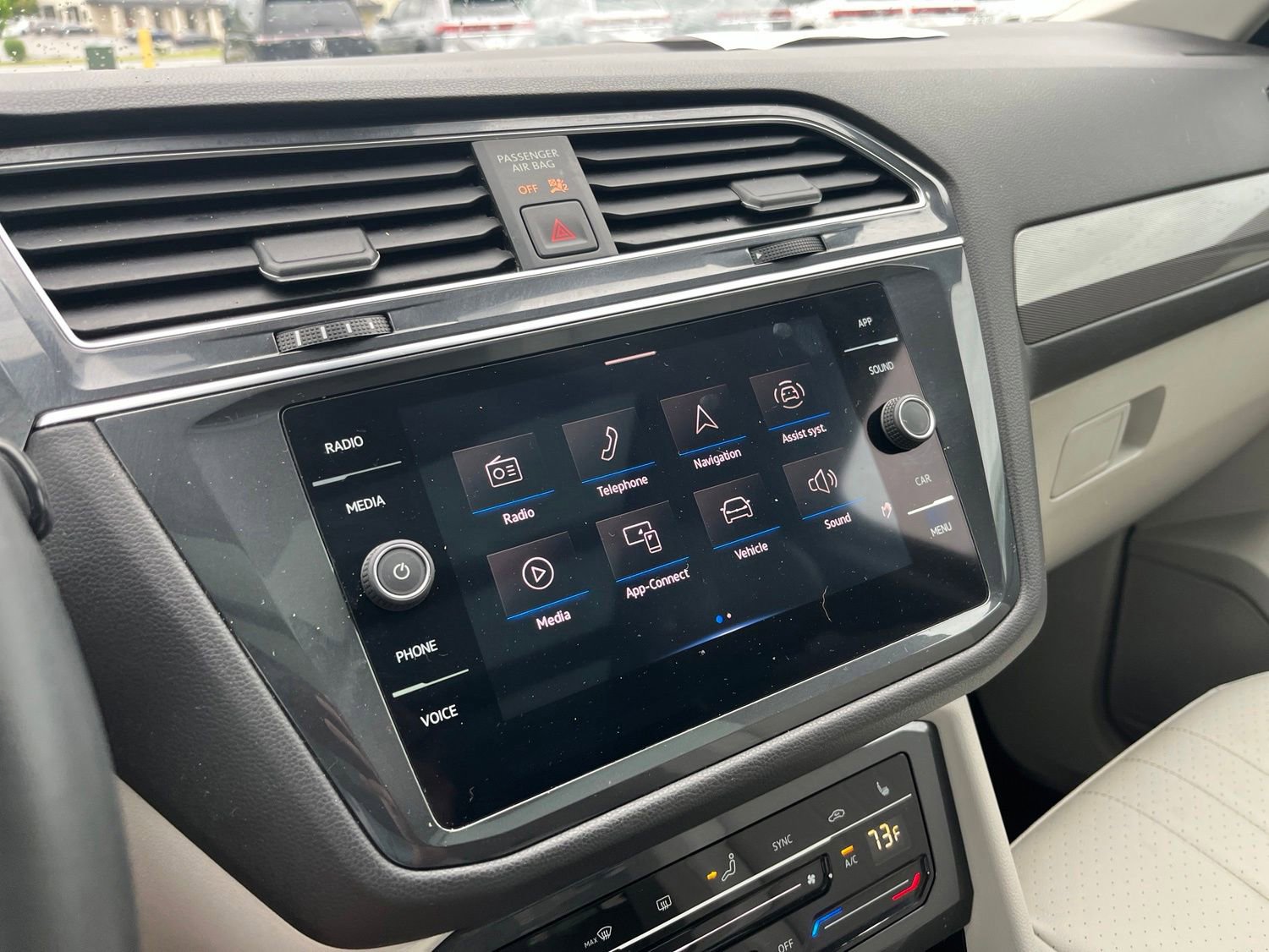 Used 2023 Volkswagen Tiguan SE w/ Panoramic Sunroof Package FWD image 23