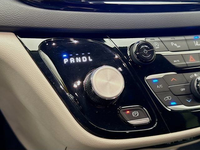 Used 2024 Chrysler Pacifica Touring-L FWD image 16