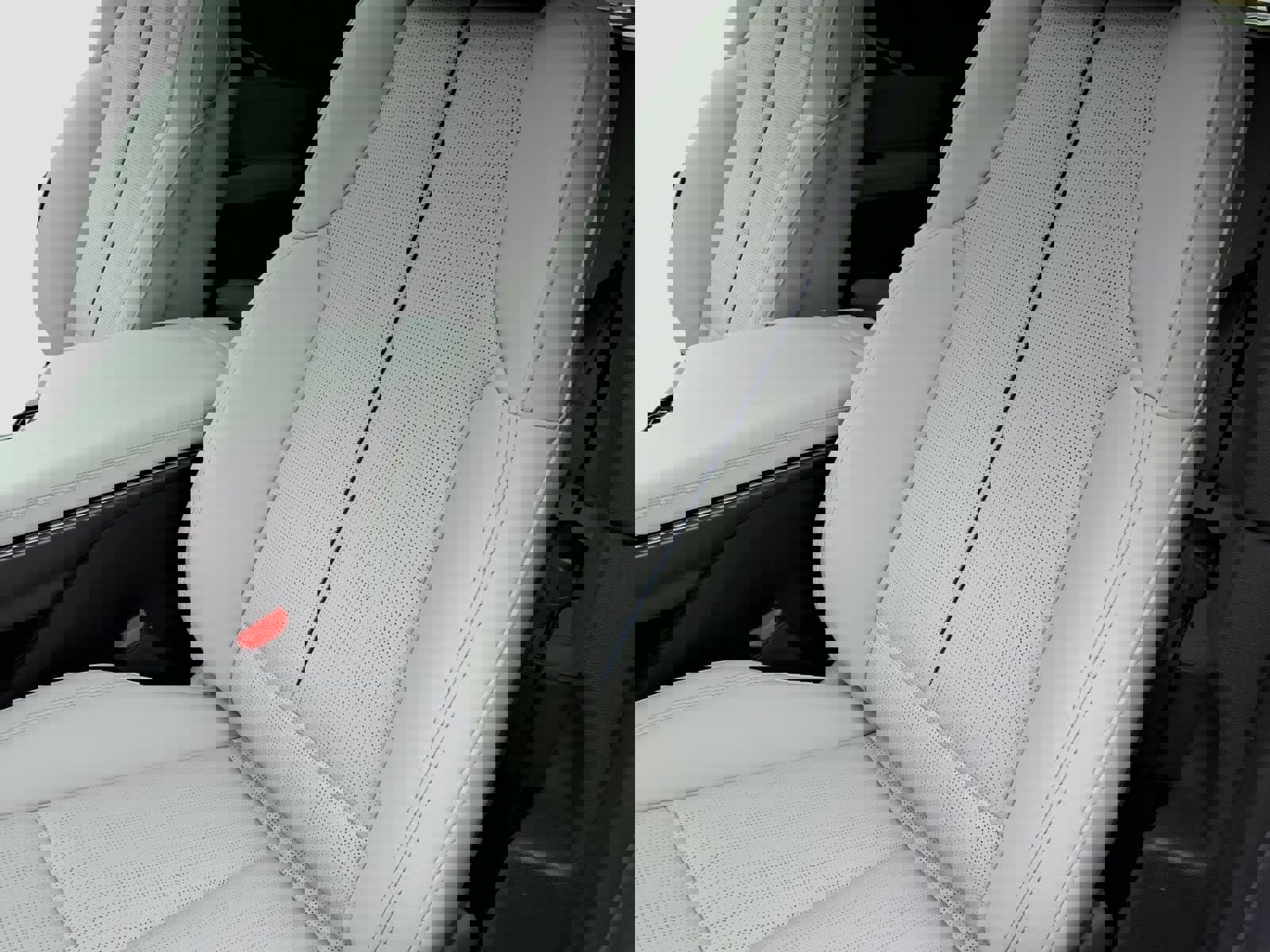 New 2026 Cadillac Lyriq Luxury image 14