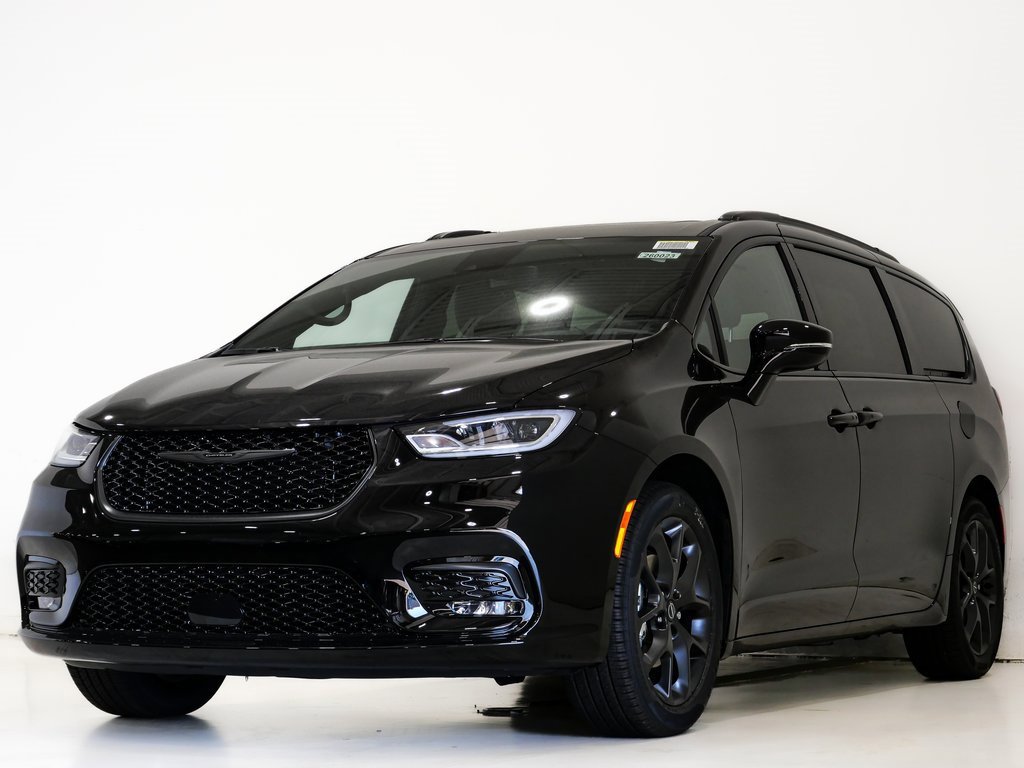 New 2026 Chrysler Pacifica Select image 3