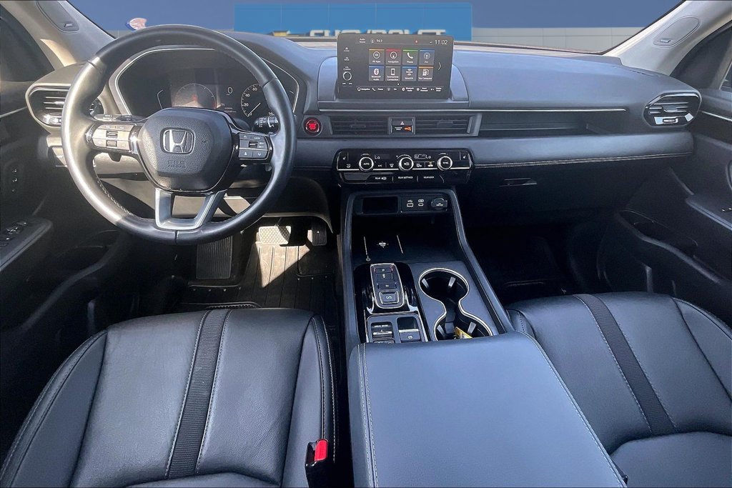 Used 2025 Honda Pilot Touring image 7