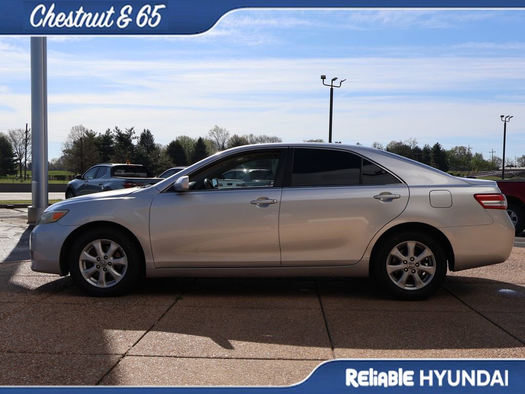 Used 2011 Toyota Camry LE image 3