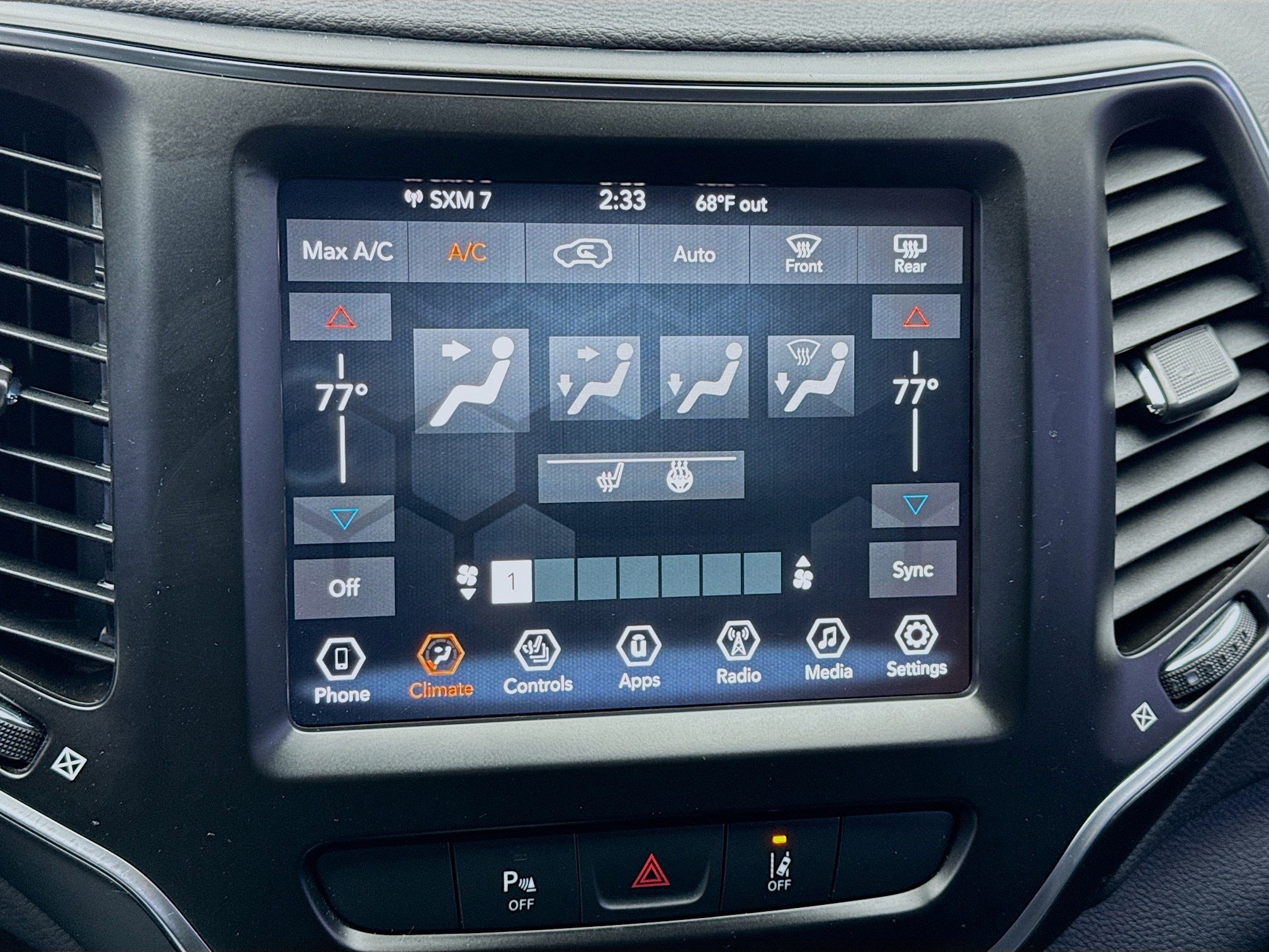 Used 2021 Jeep Cherokee Latitude Lux w/ Comfort/Convenience Group image 12