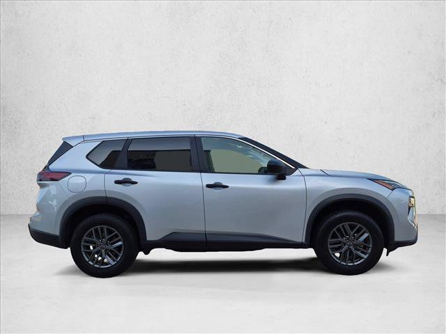 Used 2024 Nissan Rogue S FWD video 4