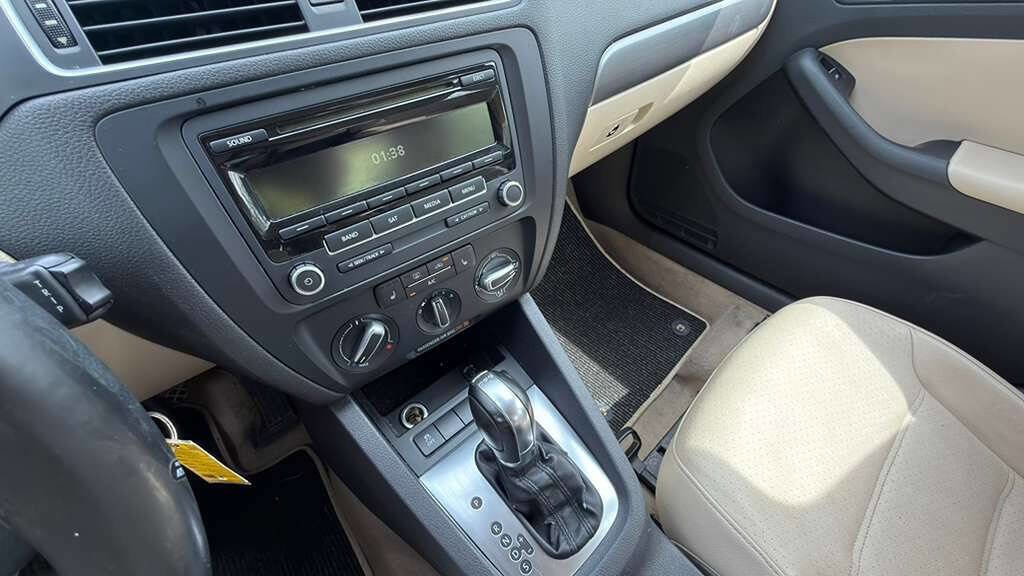 Used 2013 Volkswagen Jetta TDI image 16