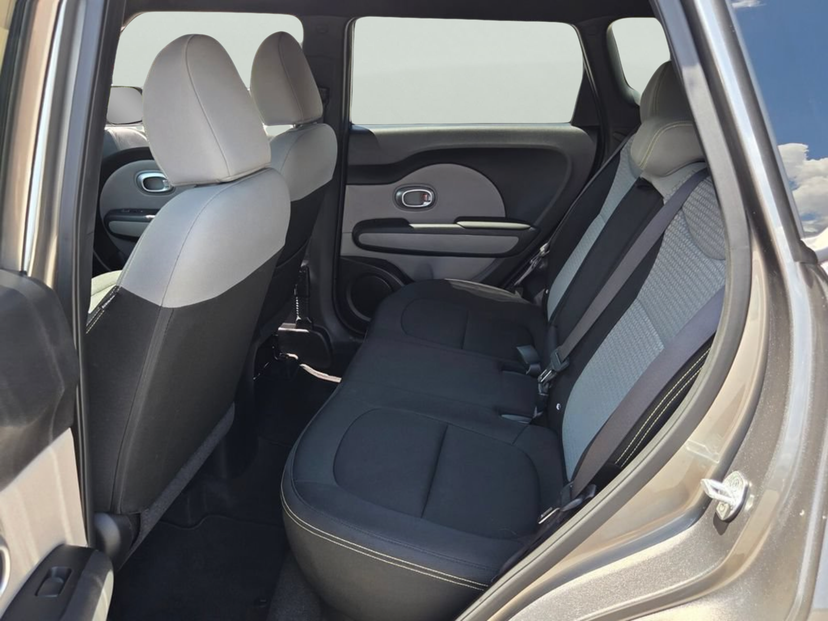 Used 2015 Kia Soul + FWD image 12