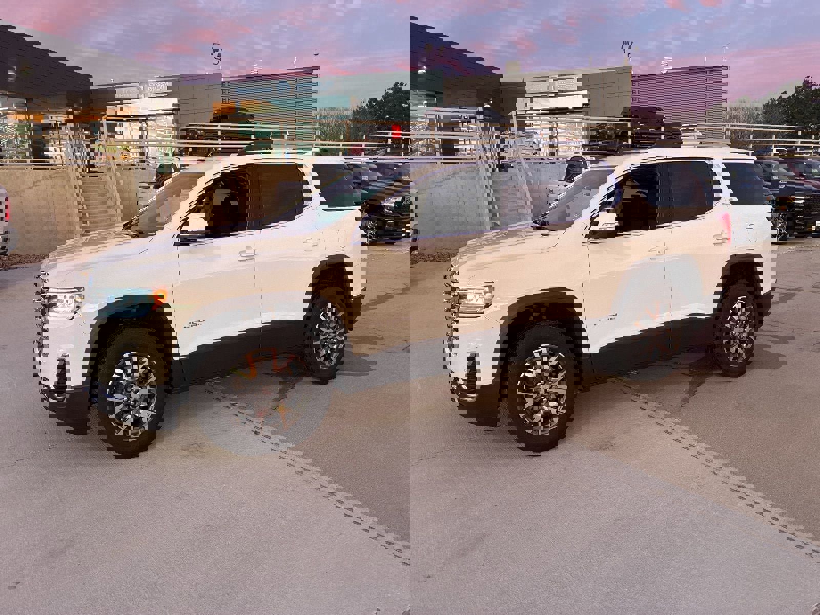 Used 2023 GMC Acadia SLE w/ Driver Convenience Package image 1