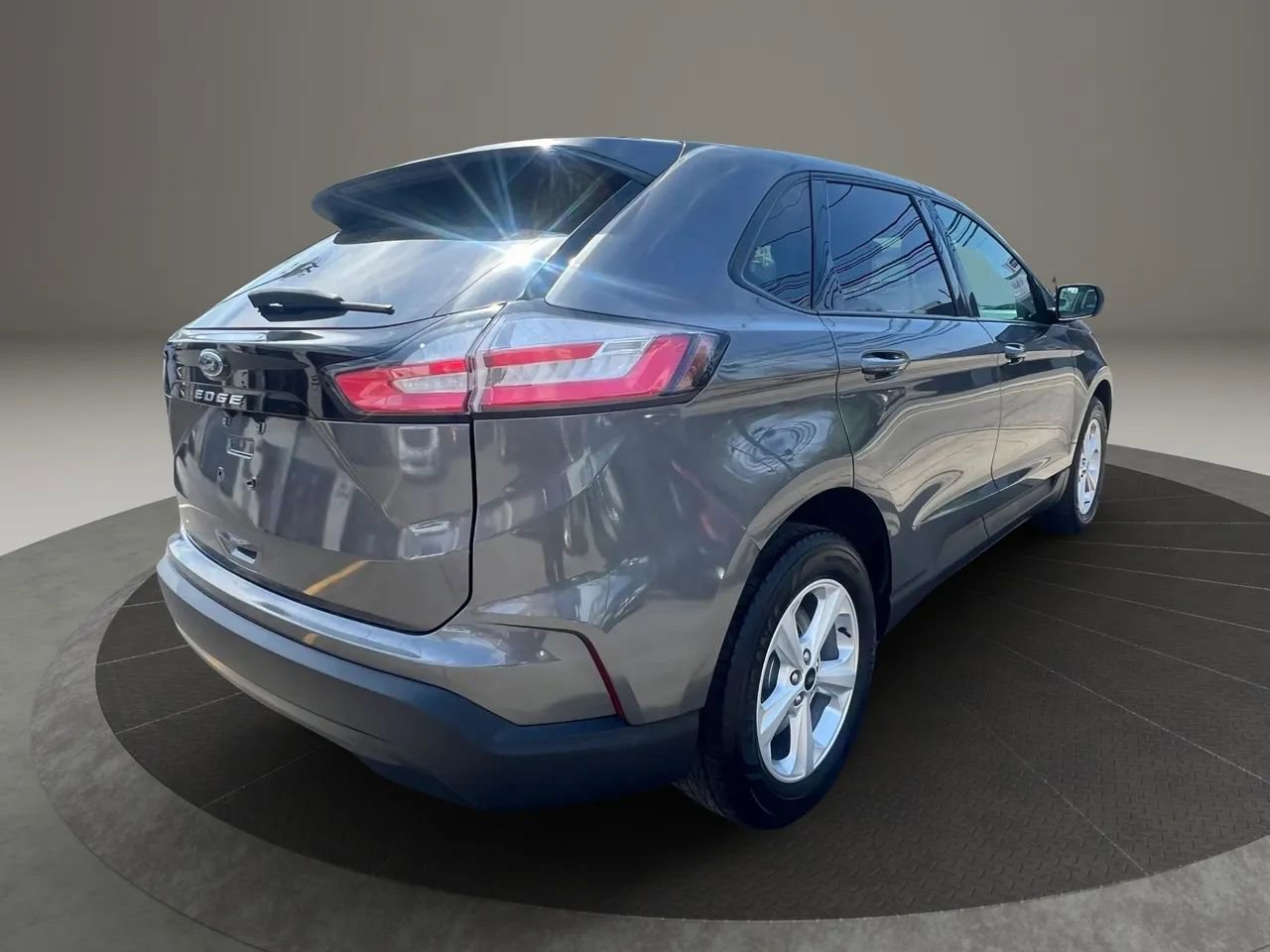 Used 2023 Ford Edge SE AWD/4WD image 5
