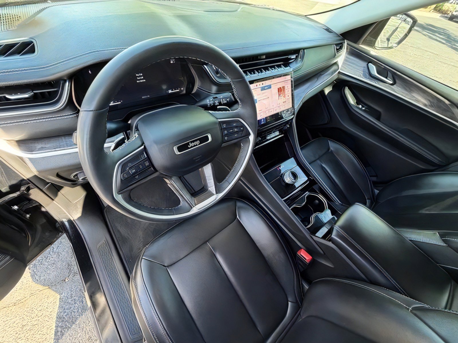 Used 2023 Jeep Grand Cherokee Limited RWD image 15