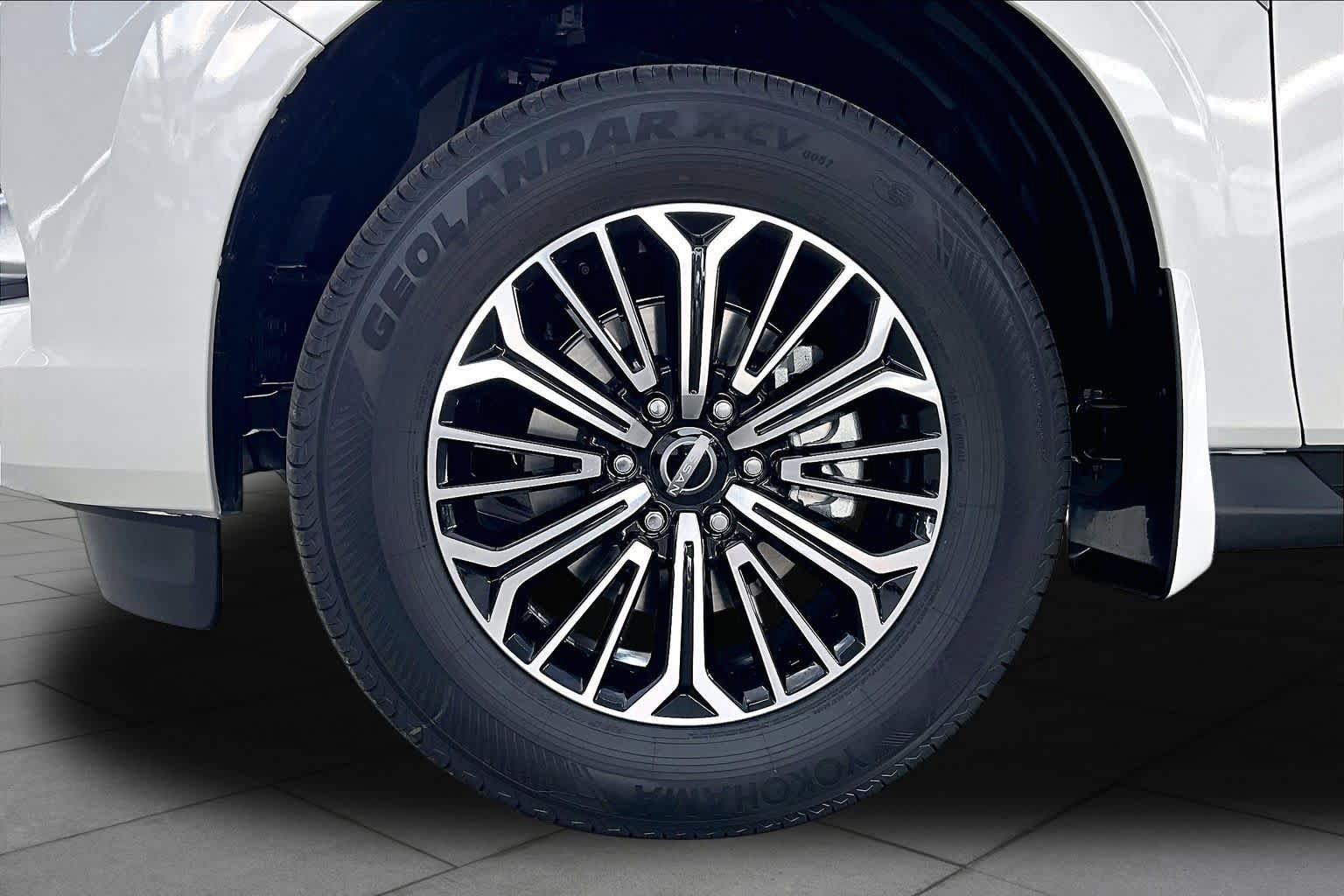 New 2026 Nissan Armada Platinum RWD image 9