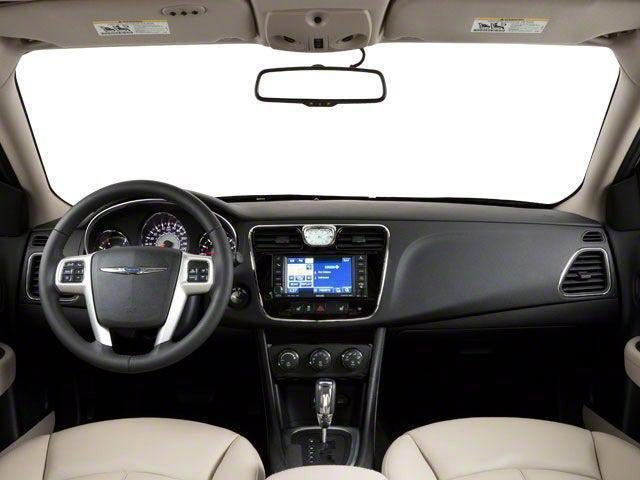 Used 2013 Chrysler 200 Touring FWD image 7