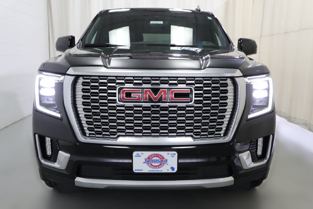 Used 2022 GMC Yukon Denali w/ Advanced Technology Package AWD/4WD image 18