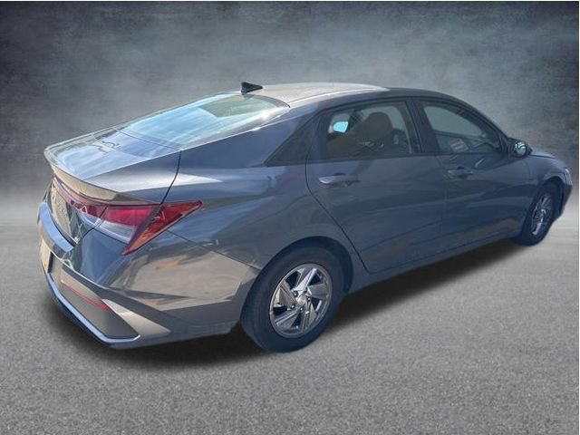 Used 2024 Hyundai Elantra SE FWD image 6