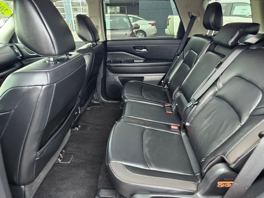 Used 2022 Nissan Pathfinder SL image 12