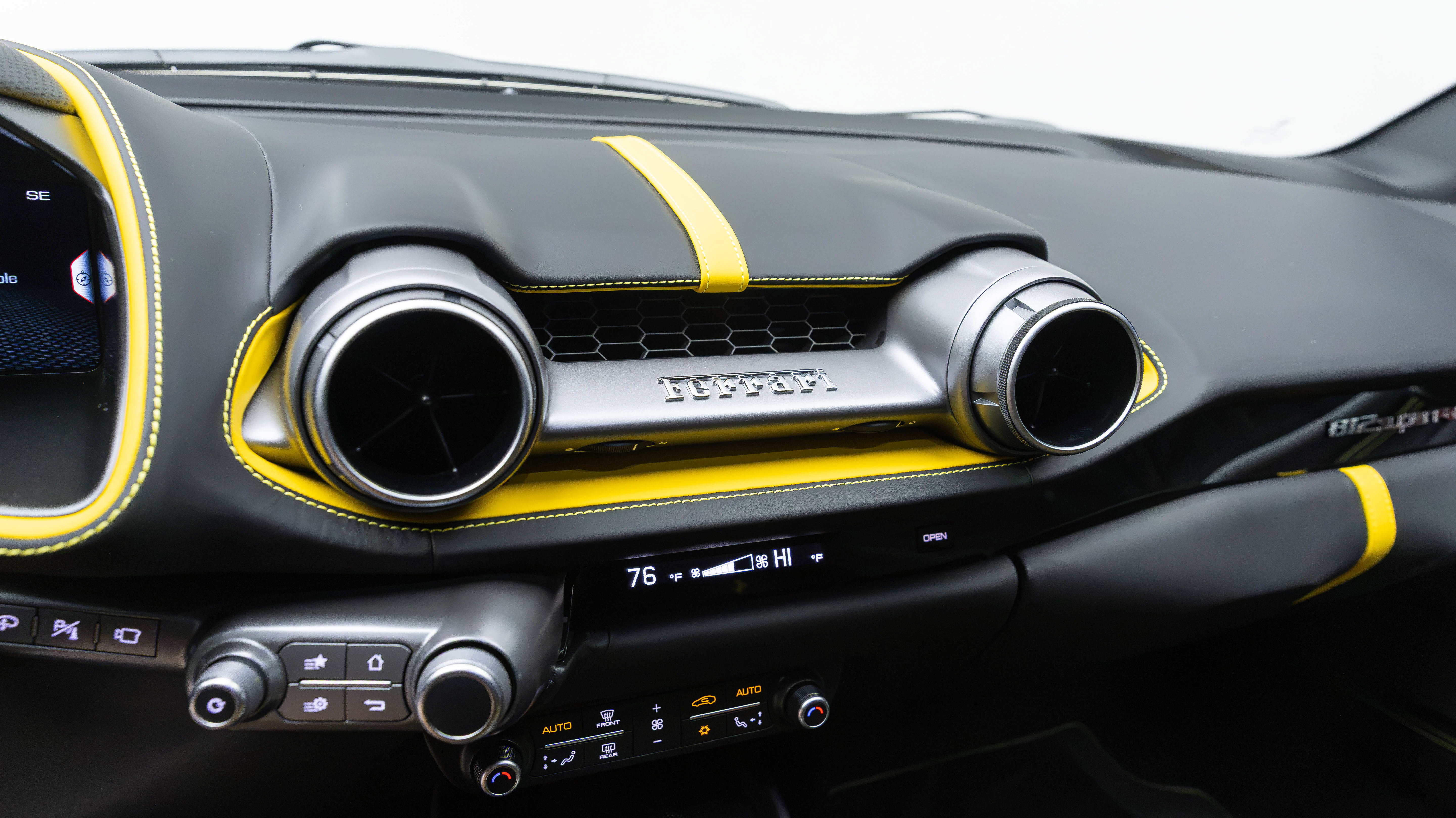 Used 2020 Ferrari 812 Superfast RWD image 32
