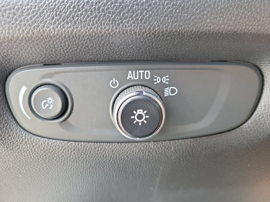 Used 2023 Chevrolet Traverse LT AWD/4WD image 24