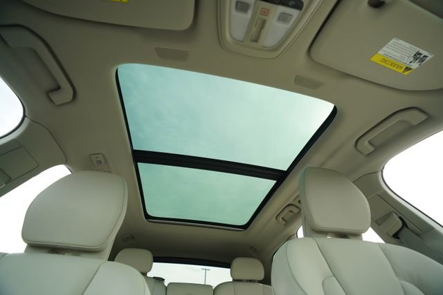 Used 2024 Volvo XC60 B5 Plus w/ Protection Package Premier image 12