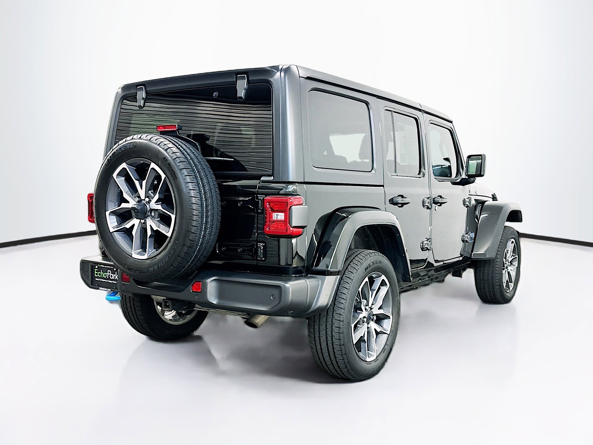 Used 2024 Jeep Wrangler Unlimited w/ Convenience Group AWD/4WD image 9