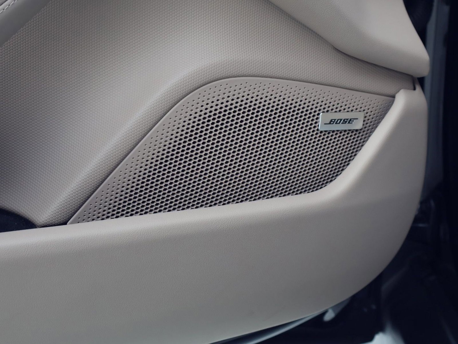 New 2026 Porsche Taycan image 14