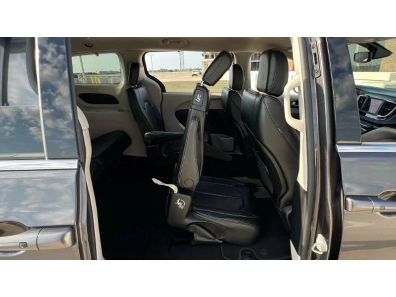 Used 2020 Chrysler Voyager Lxi image 69