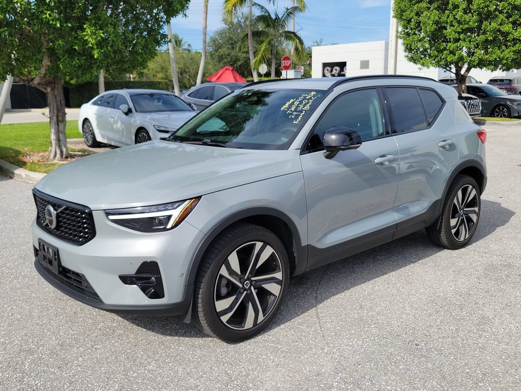 Used 2024 Volvo XC40 B5 Ultimate w/ Climate Package AWD/4WD image 3