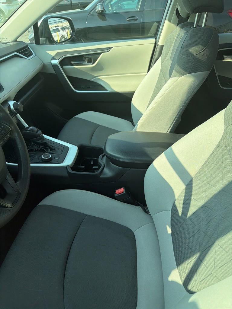 Used 2022 Toyota RAV4 XLE image 6