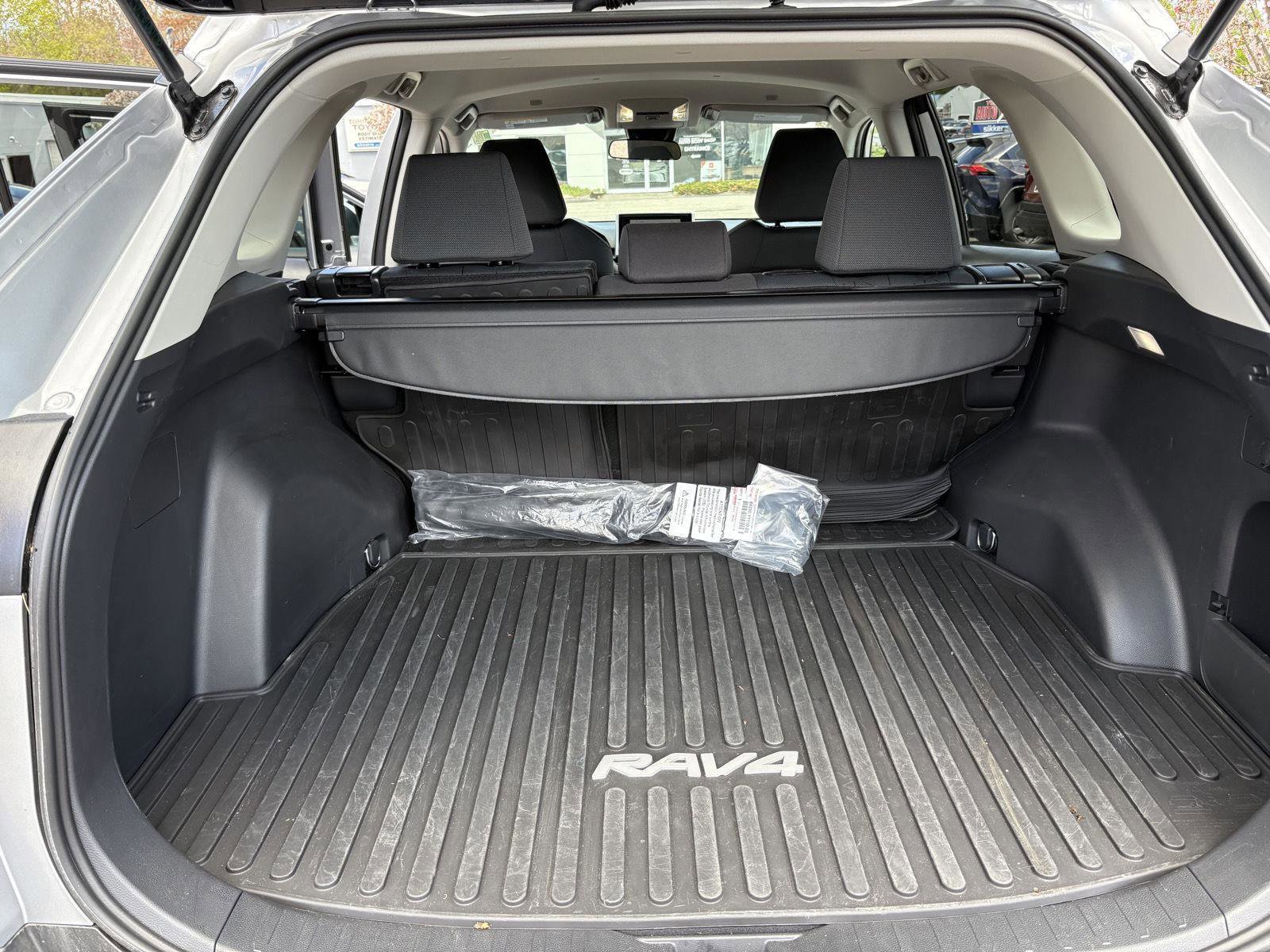 Used 2025 Toyota RAV4 XLE AWD/4WD image 26