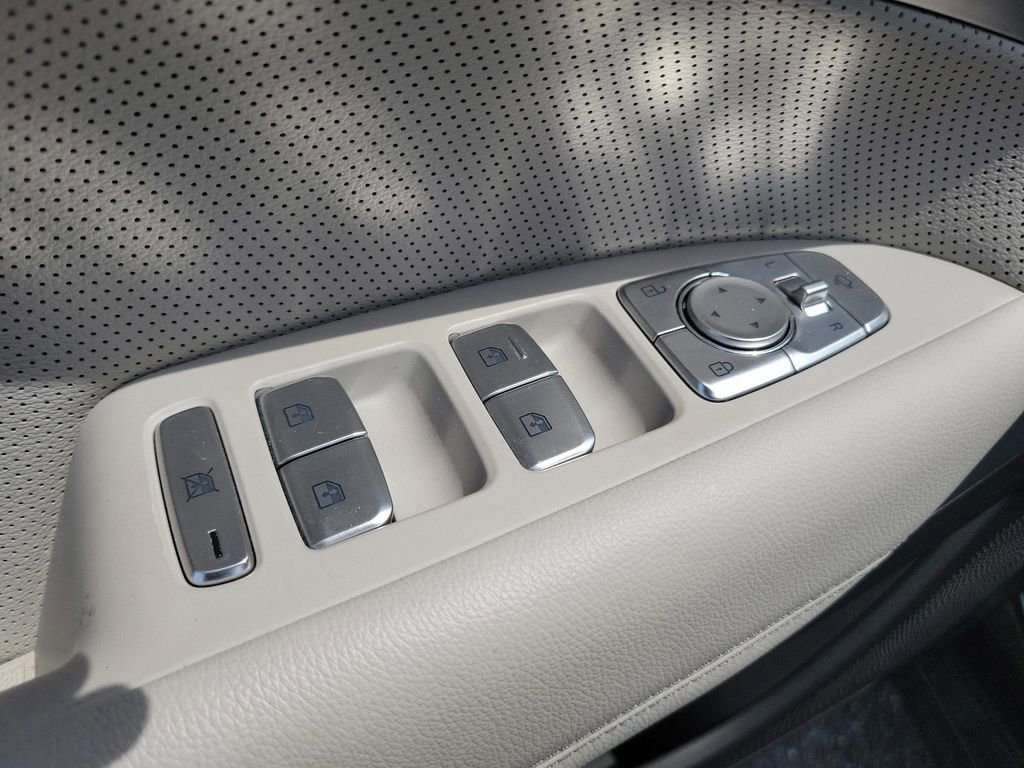 Used 2023 Genesis G70 3.3T RWD image 17