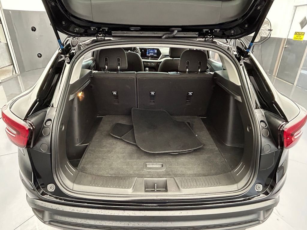 Used 2024 Chevrolet Trax LS image 40