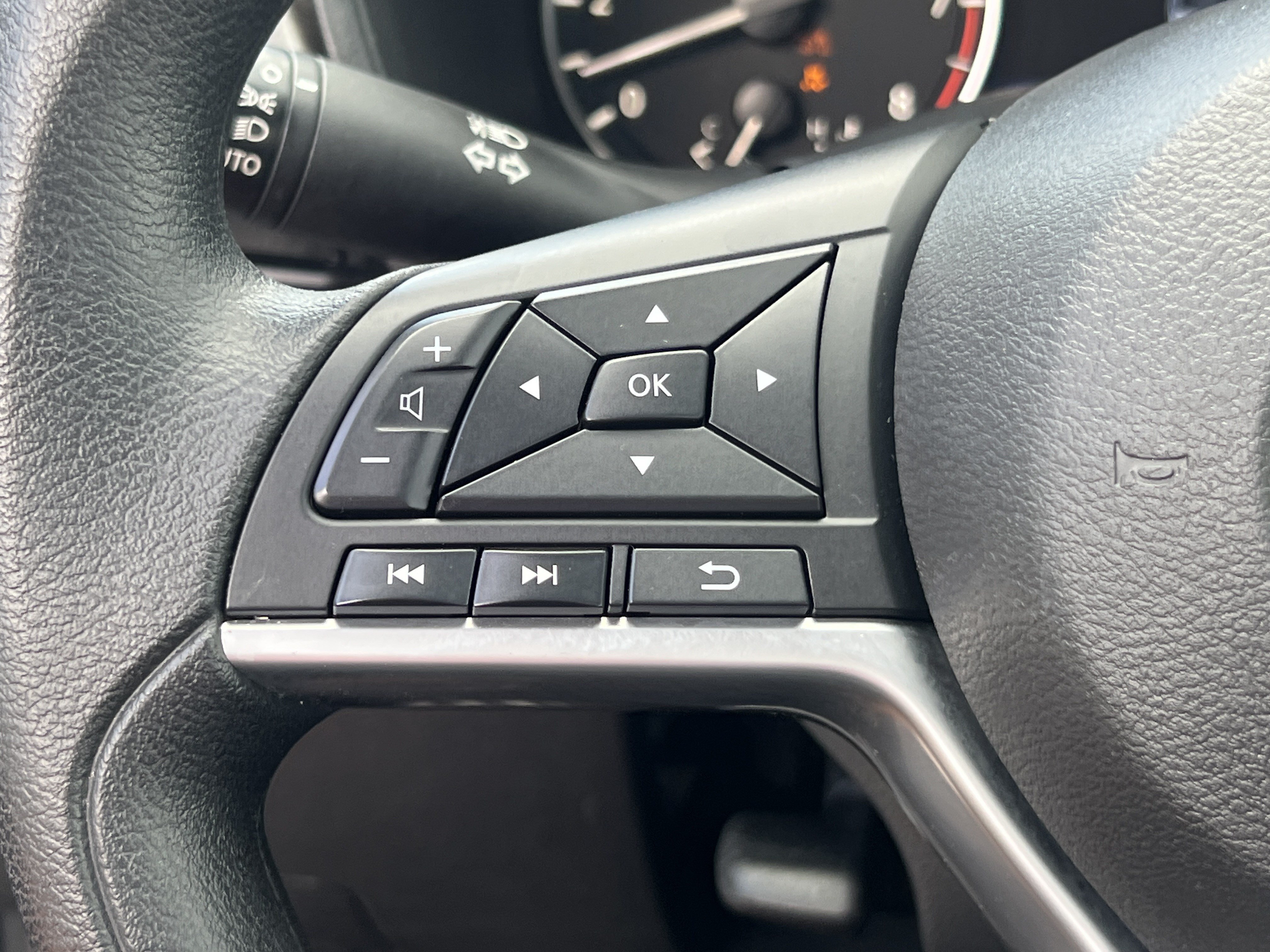 Used 2025 Nissan Altima 2.5 SV FWD image 31
