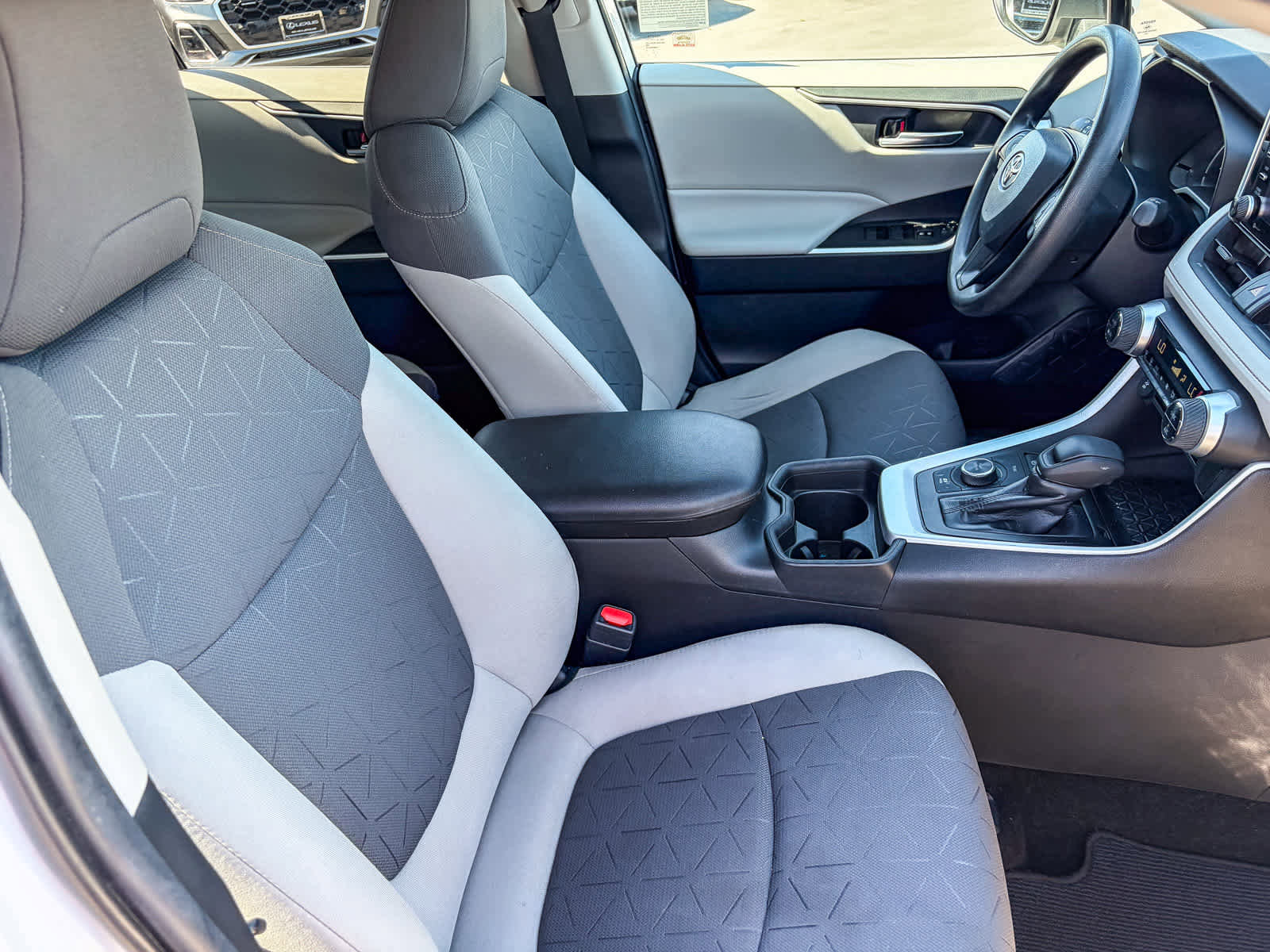 Used 2020 Toyota RAV4 XLE w/ Convenience Package image 16