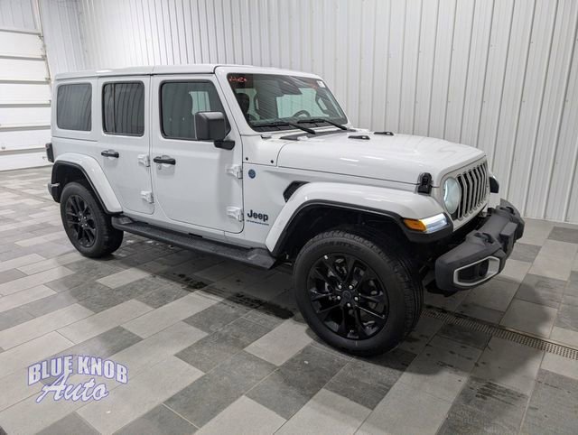 Used 2025 Jeep Wrangler Unlimited Sahara AWD/4WD image 5