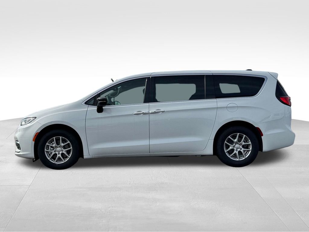 New 2026 Chrysler Pacifica Select FWD image 4