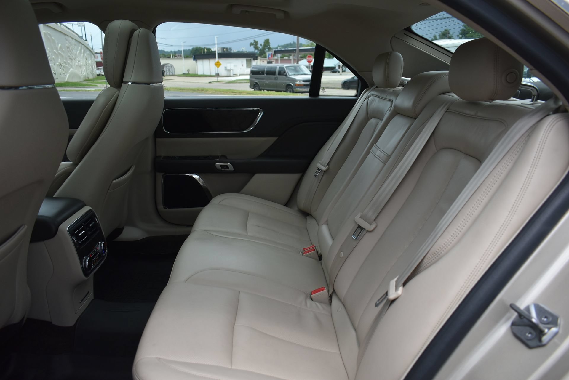 Used 2017 Lincoln Continental Reserve w/ Climate Package AWD/4WD image 17