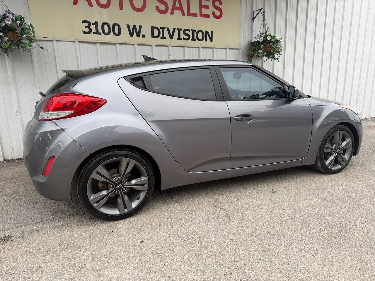 Used 2016 Hyundai Veloster w/ Option Group 03 FWD image 3