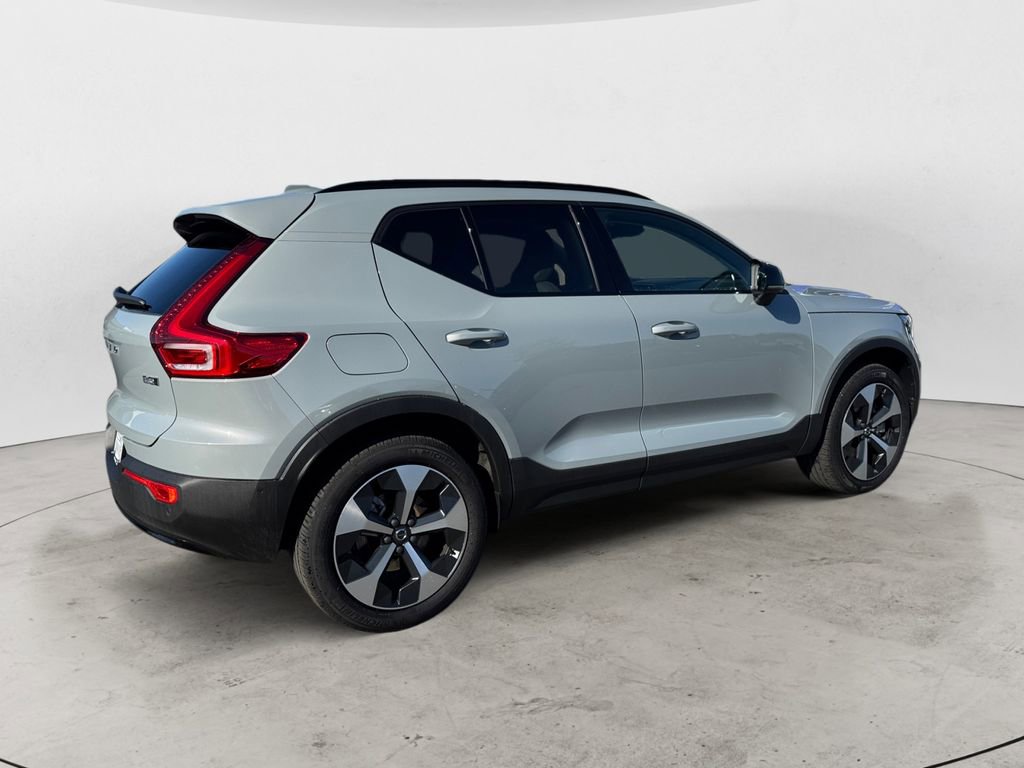 Certified 2024 Volvo XC40 B5 Plus w/ Protection Package Premier AWD/4WD image 7