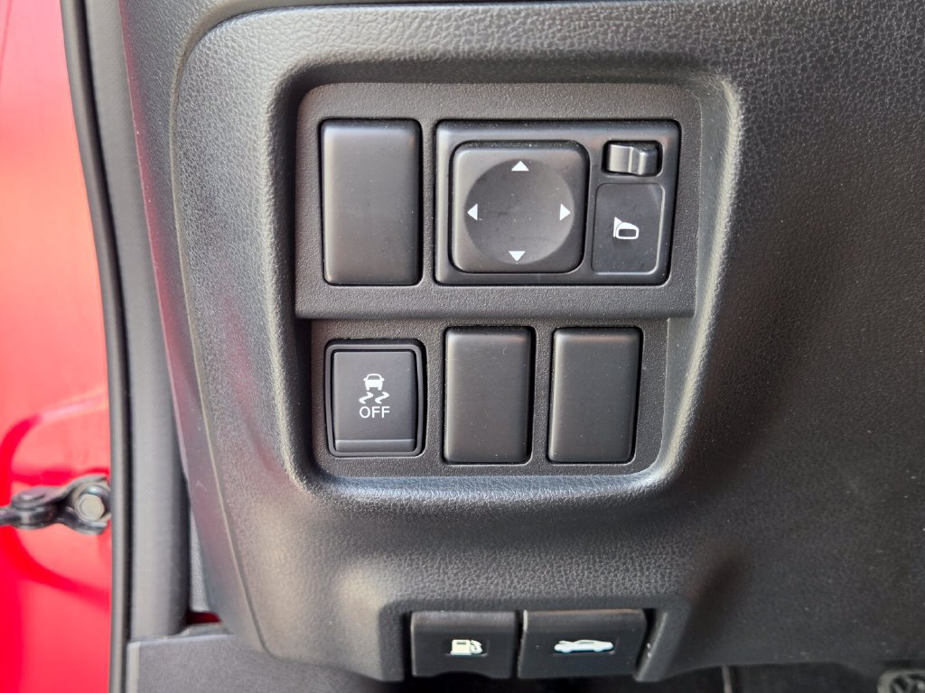 Used 2016 Nissan Juke S FWD image 34