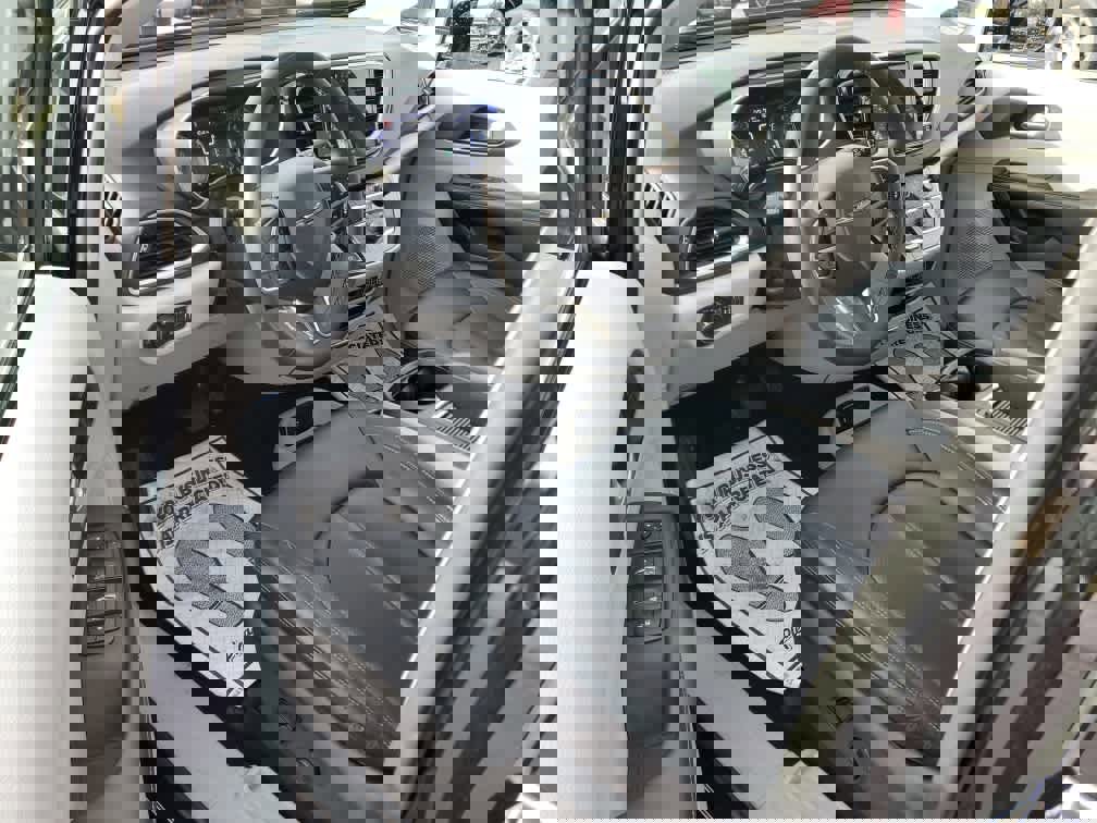 Certified 2024 Chrysler Pacifica Touring-L image 12