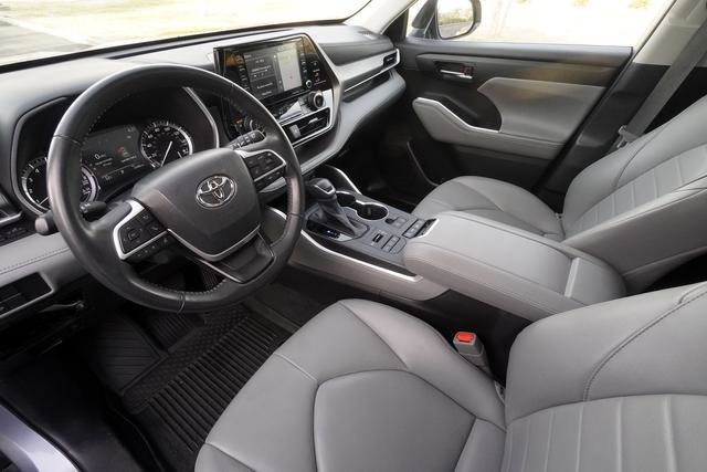 Used 2022 Toyota Highlander XLE image 24