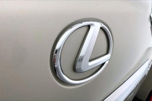 Used 2019 Lexus LX 570 4WD w/ Luxury Package image 32