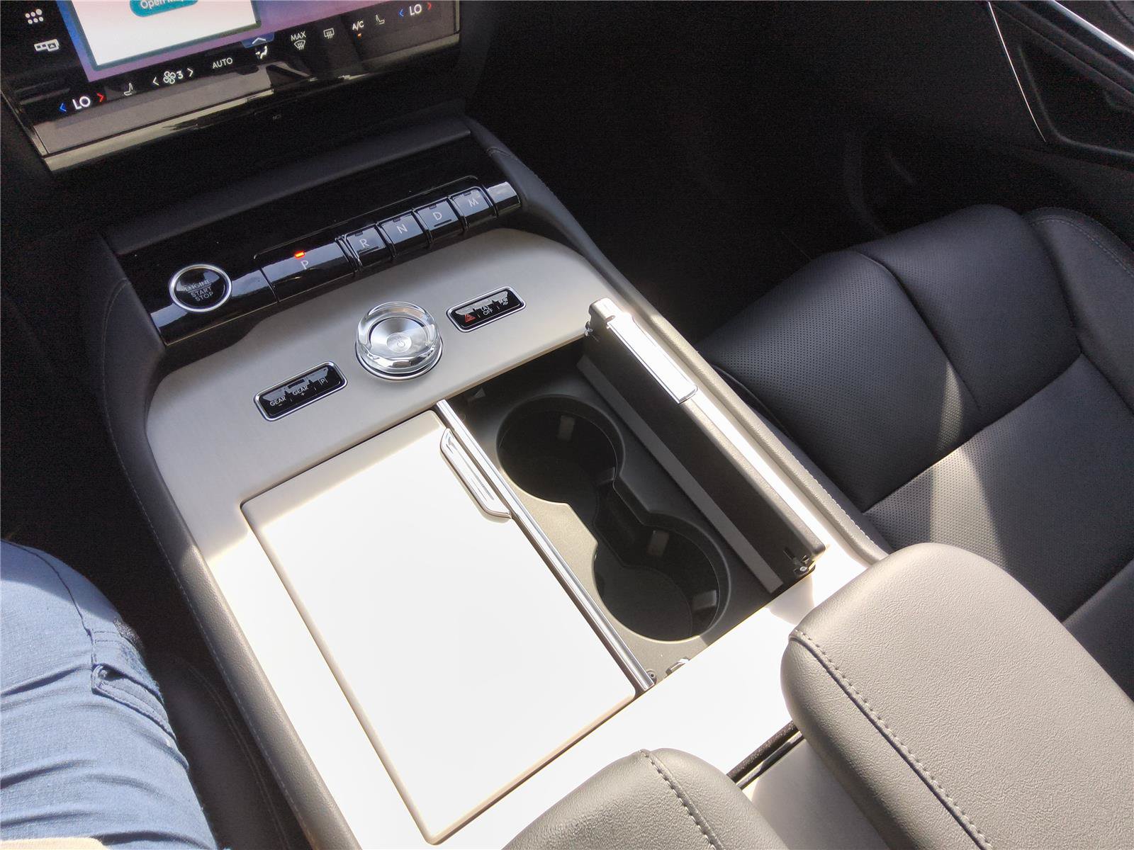 New 2027 Lincoln Navigator Premiere RWD image 32