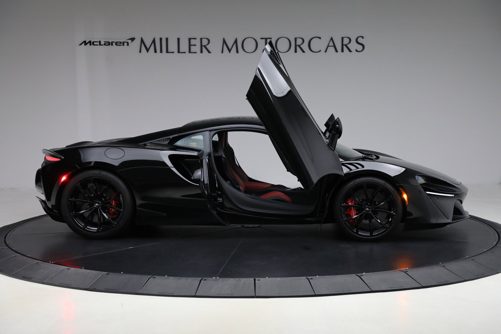 Used 2024 McLaren Artura image 19