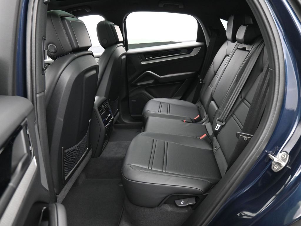 New 2026 Porsche Cayenne Coupe image 25