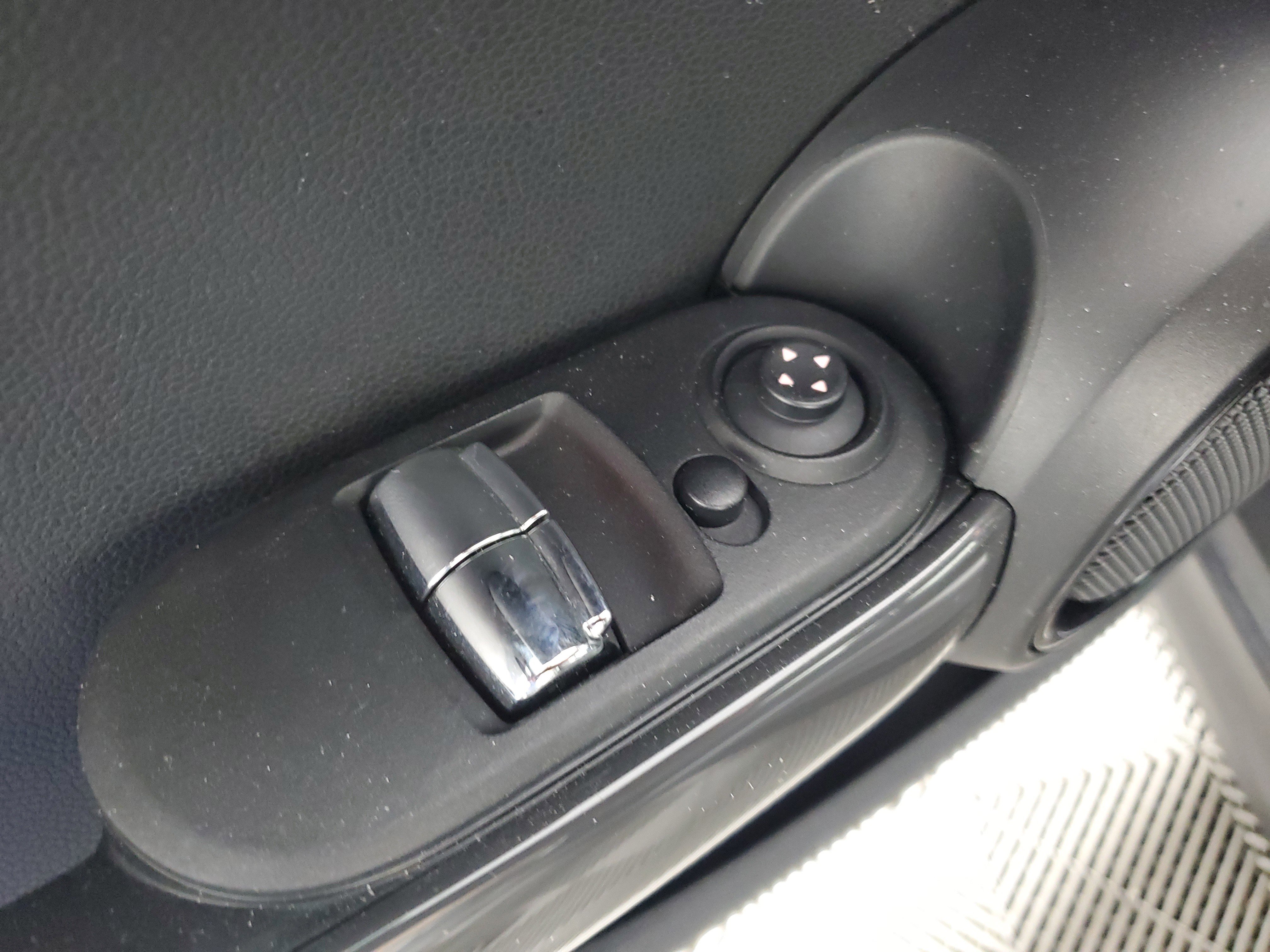 Used 2015 MINI Cooper 2-Door Hardtop image 28