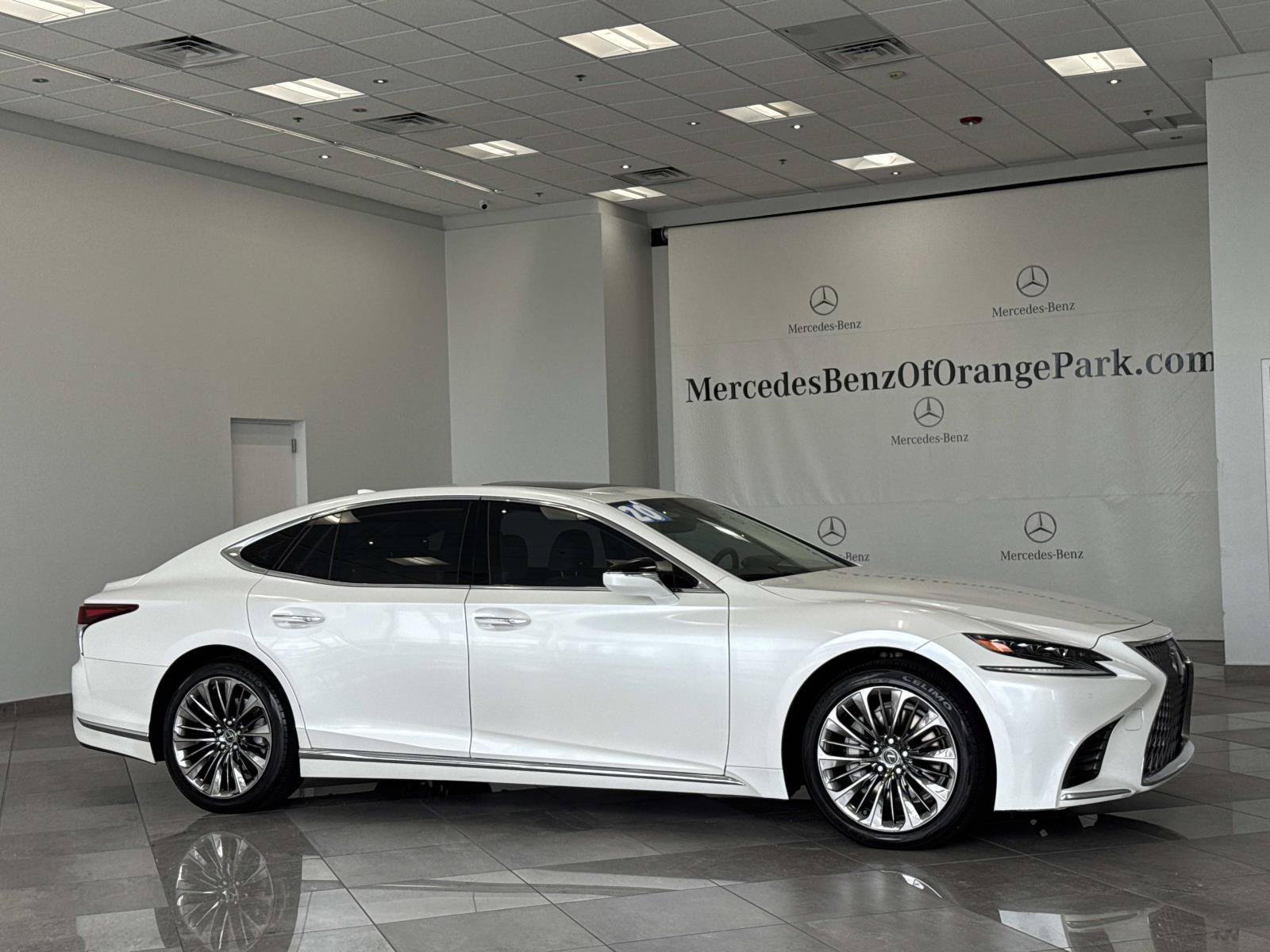 Used 2020 Lexus LS 500 w/ Accessory Package (Z1) RWD image 2